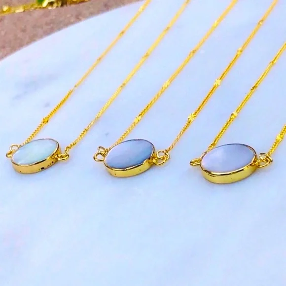 18K Gold Black Mother of Pearl Necklace - Picture 5 of 5